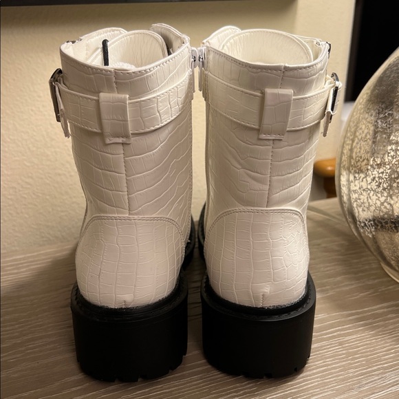 Catherine Malandrino Runner Croc Embossed White Combat Boots. - Picture 7 of 9
